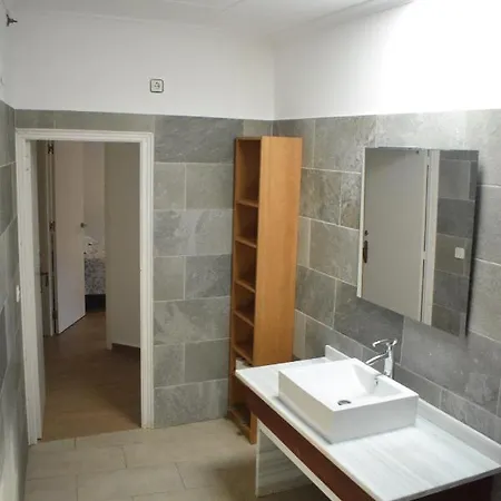 Newly Renovated Large With Garden 度假居 *
