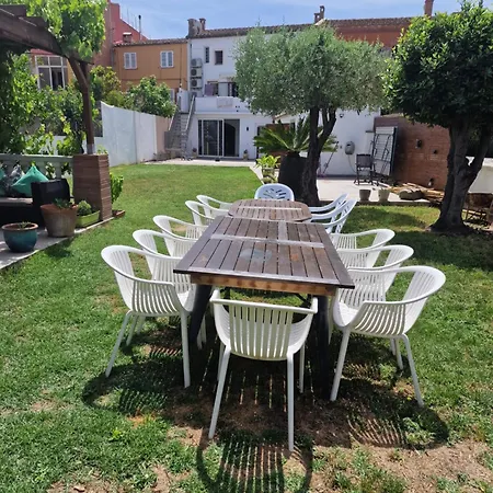 度假居 Newly Renovated Large With Garden 卡斯特罗·德波利亚斯