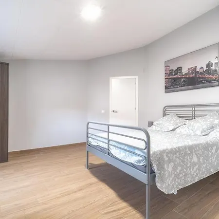 Newly Renovated Large Villa With Garden *