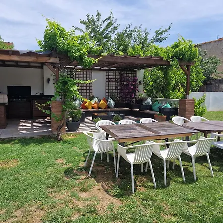 Newly Renovated Large With Garden * Castelló d'Empuries