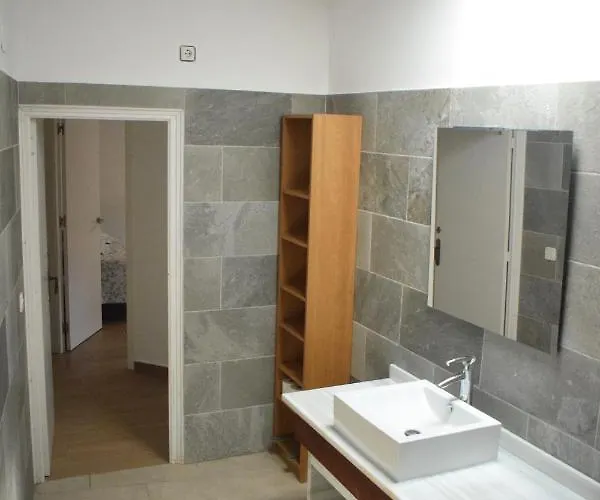 Newly Renovated Large With Garden Hébergement de vacances *