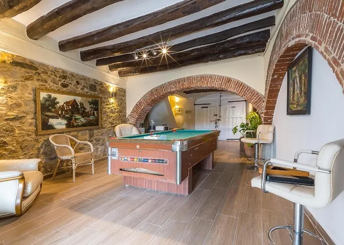 Newly Renovated Large With Garden * Castello  D'Empuries