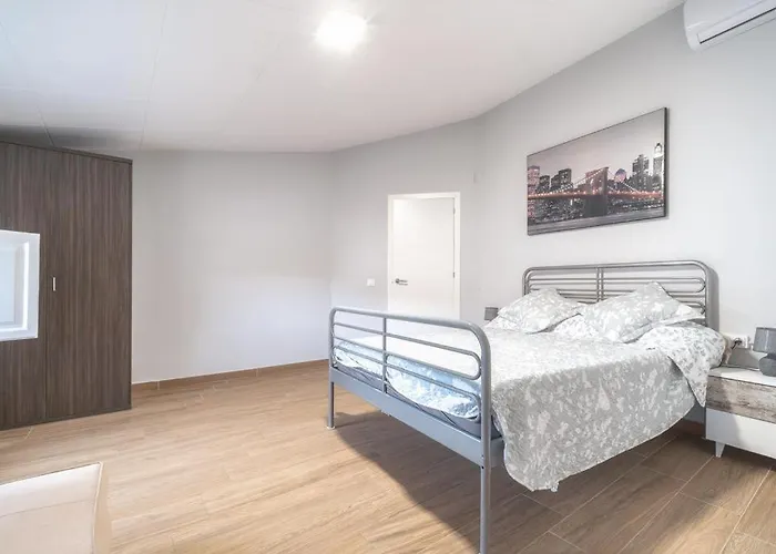 Newly Renovated Large With Garden *