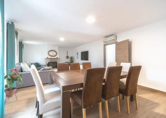 Newly Renovated Large With Garden Castello  D'Empuries