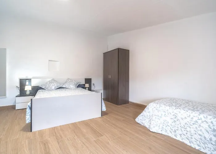 Newly Renovated Large With Garden Hébergement de vacances *