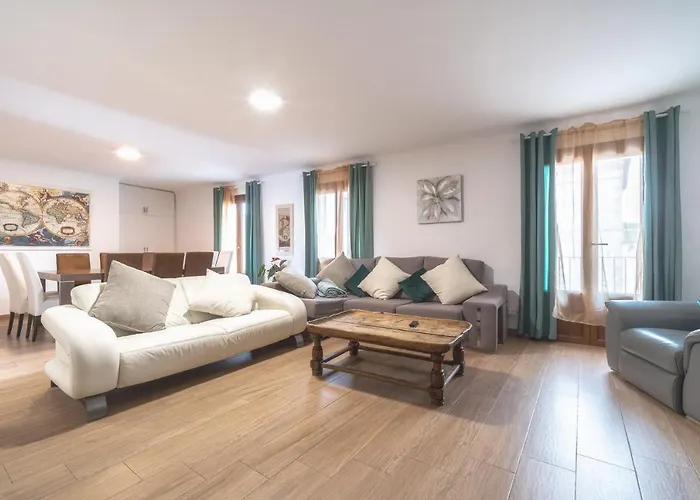 Newly Renovated Large With Garden Hébergement de vacances Castello  D'Empuries