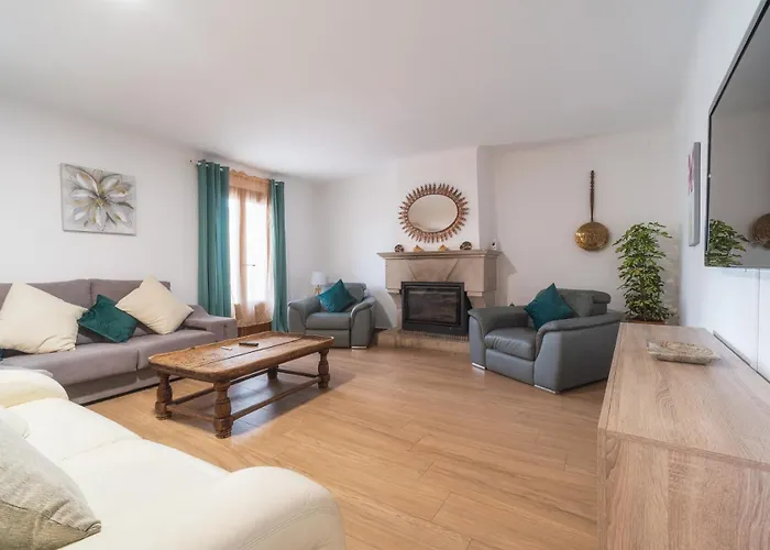 Hébergement de vacances Newly Renovated Large With Garden